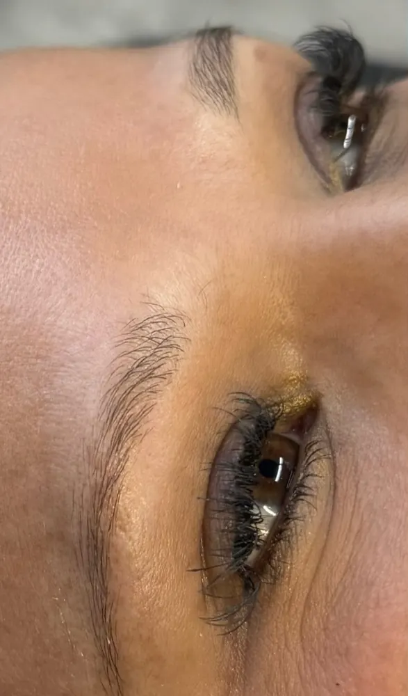 Ceja con microblading: antes